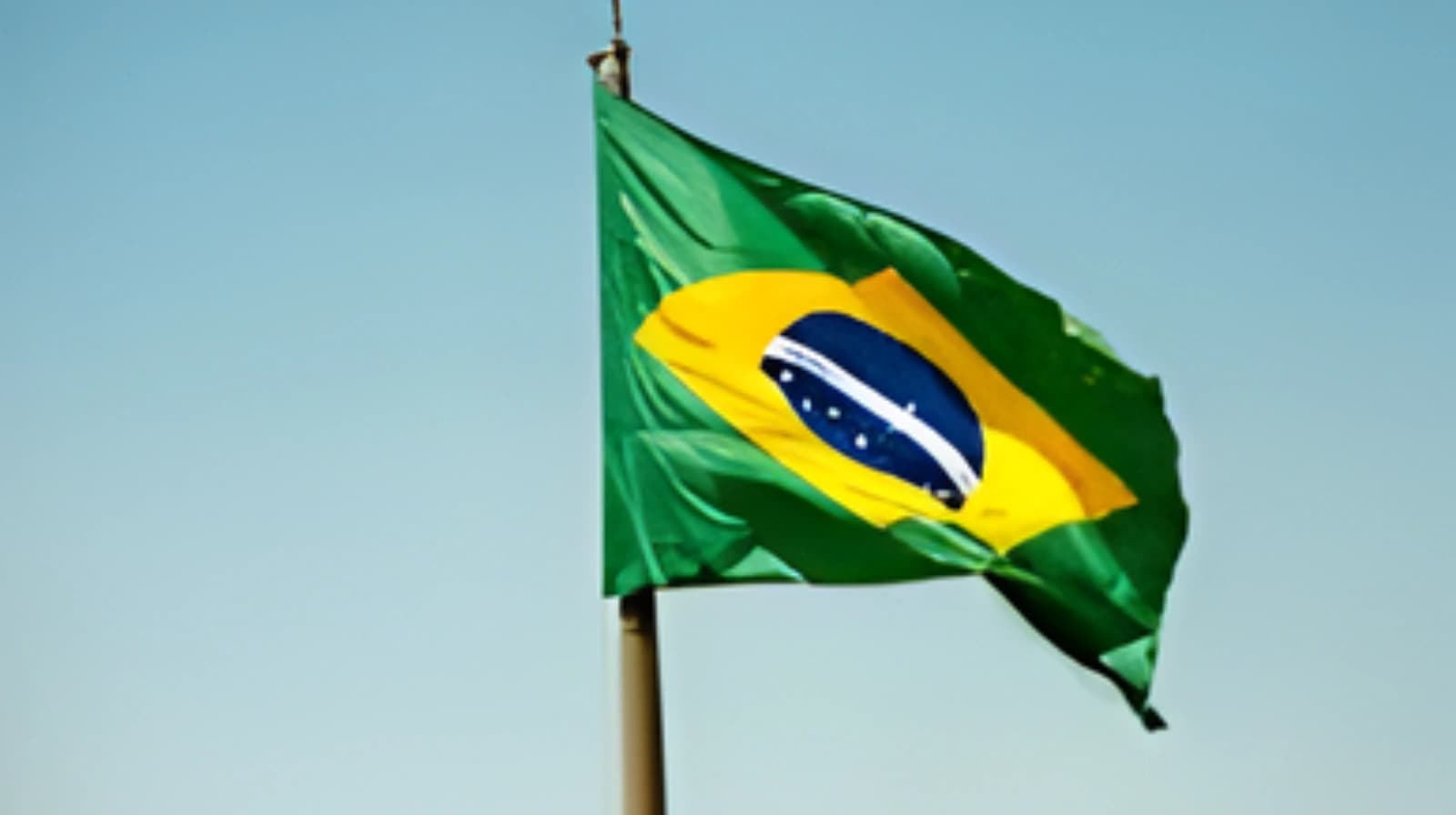 Brazil Crypto Boom: 56% Rise in Gen Z Investing Stablecoins & Fixed Income