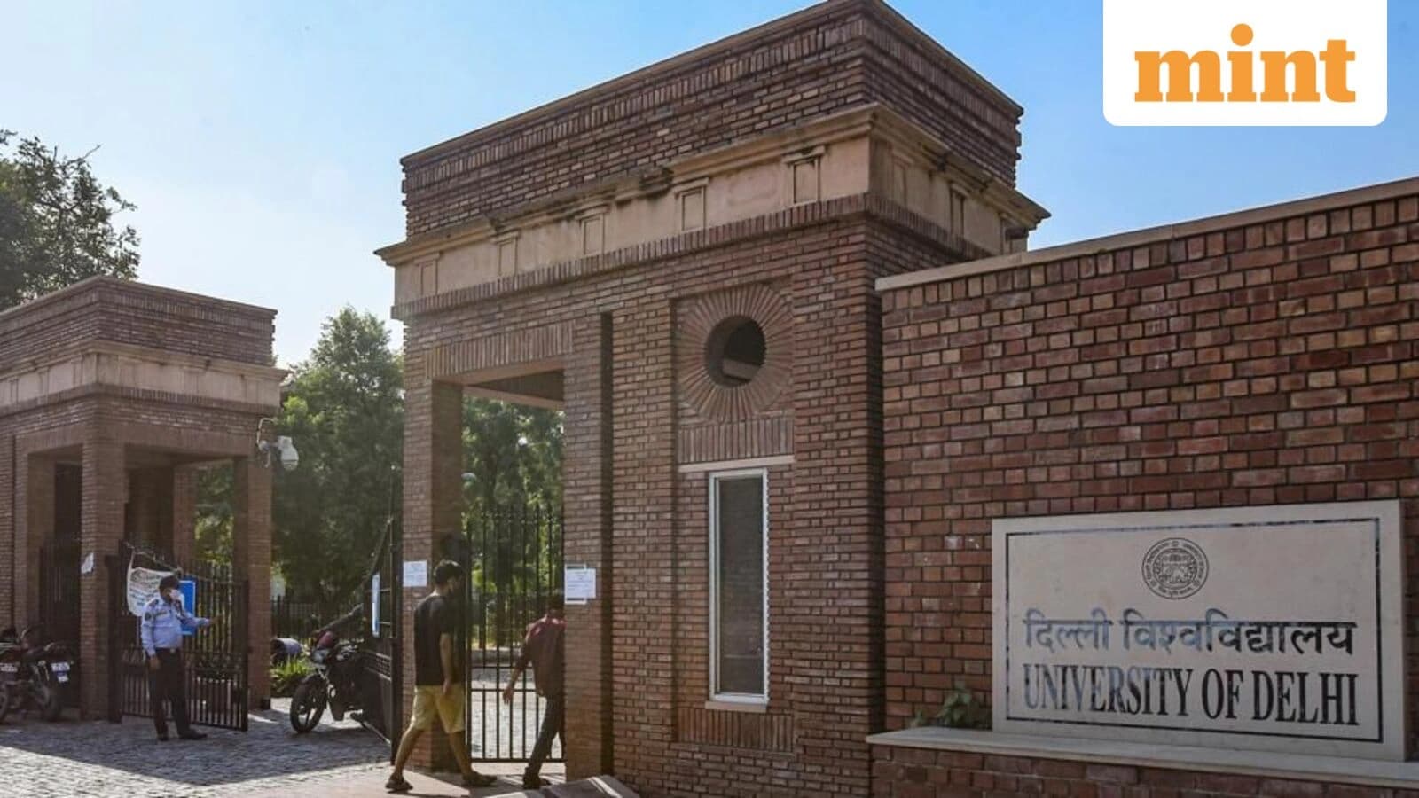 DU Protests Female Journalist Attacked by Mob of 500 in Delhi Clash
